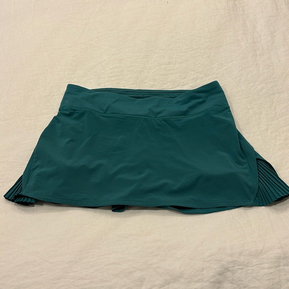 Lululemon 12” Play off the pleats skirt, sz 8